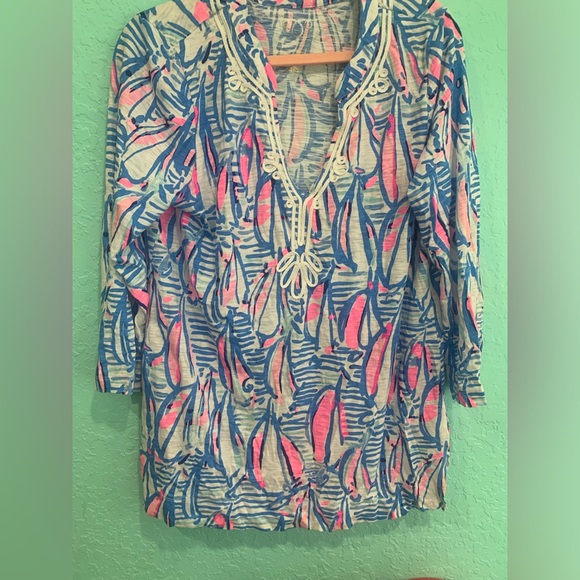 Lilly Pulitzer Tops - Lilly Pulitzer Pink Blue Printed V-Neck Kaia tunic L boats coastal preppy